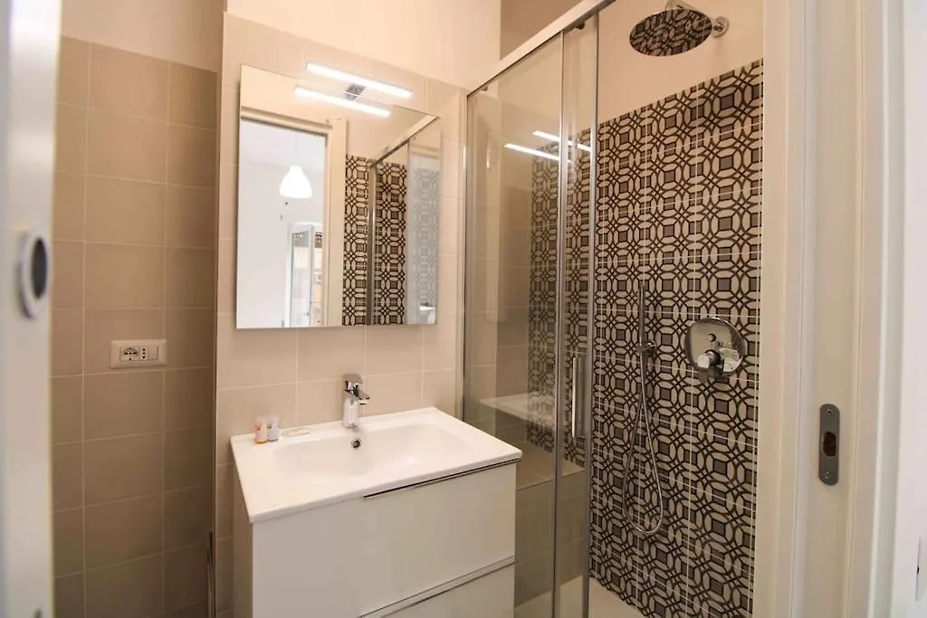 Delicious 2 Bed Room Apartment And Garden By Yh Roma