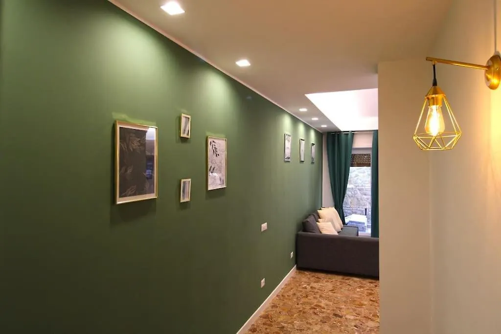 Delicious 2 Bed Room Apartment And Garden By Yh Roma