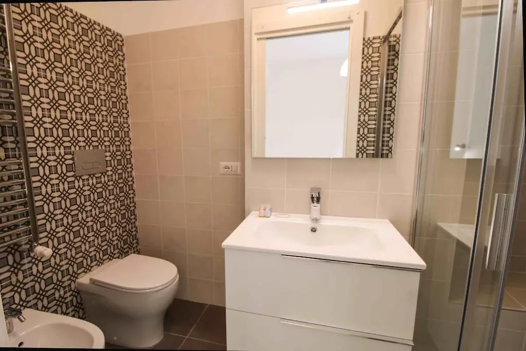 Delicious 2 Bed Room Apartment And Garden By Yh Roma