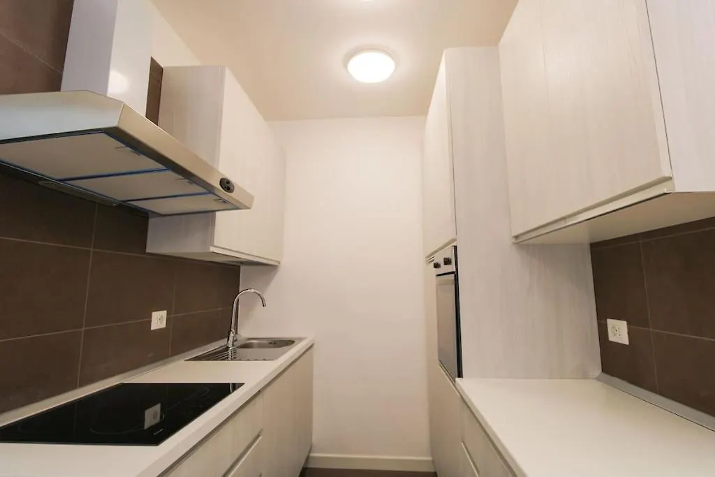 Delicious 2 Bed Room Apartment And Garden By Yh Roma