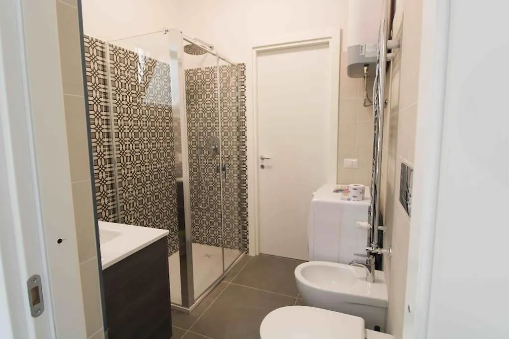 Delicious 2 Bed Room Apartment And Garden By Yh Roma