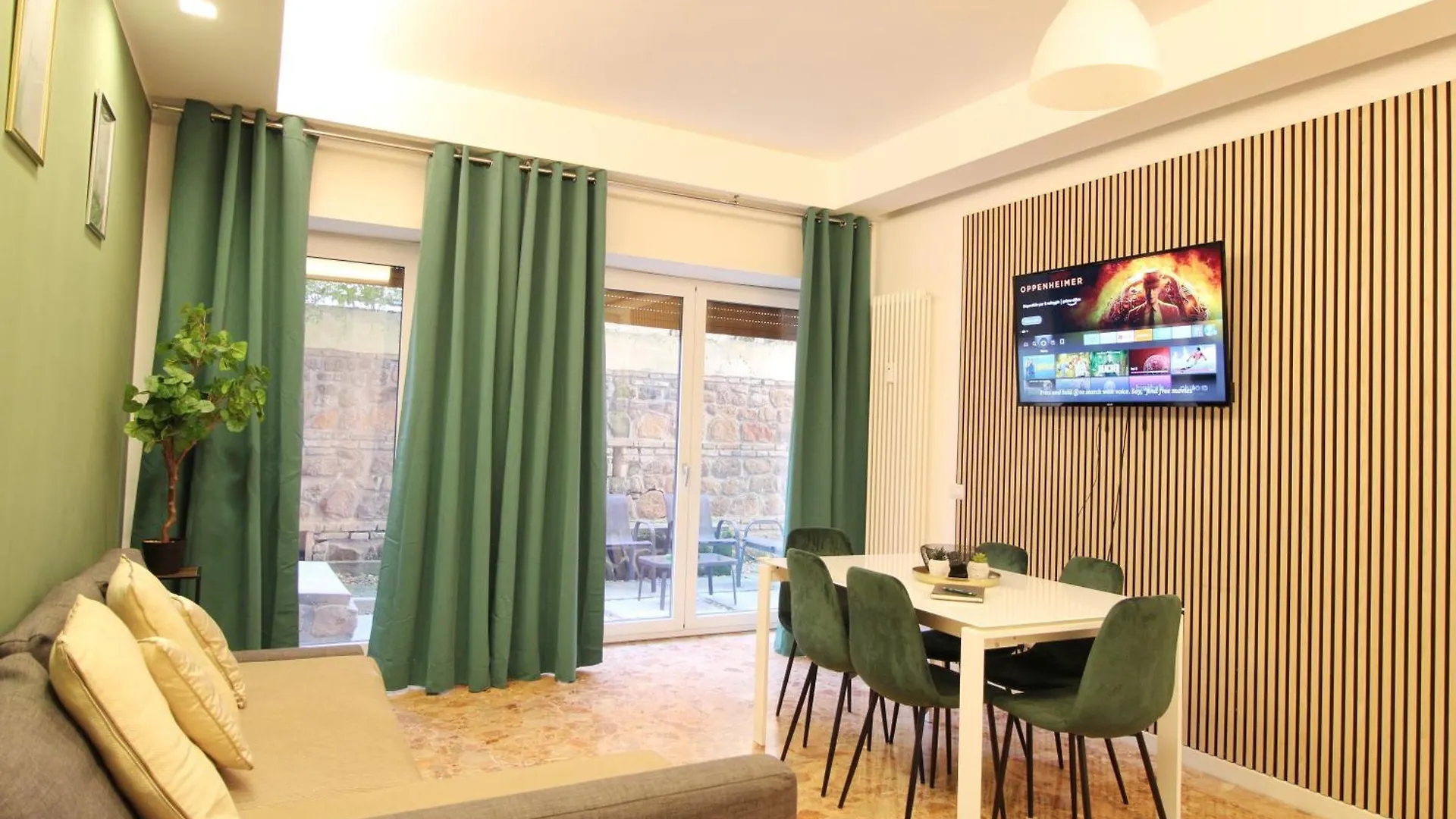 Delicious 2 Bed Room Apartment And Garden By Yh Roma