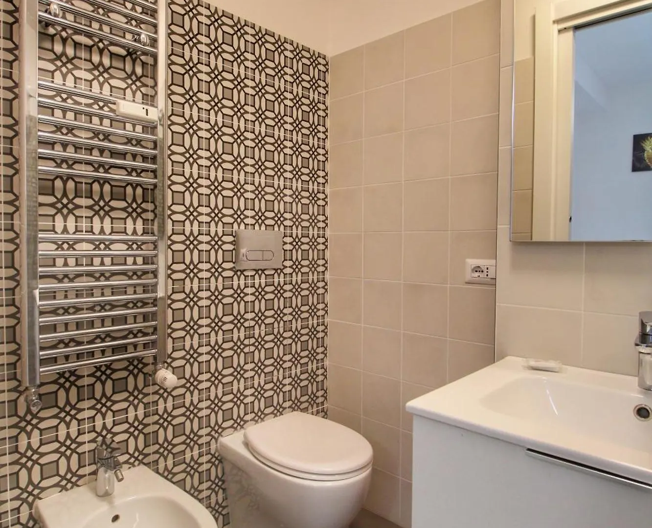 Delicious 2 Bed Room Apartment And Garden By Yh Roma Italia