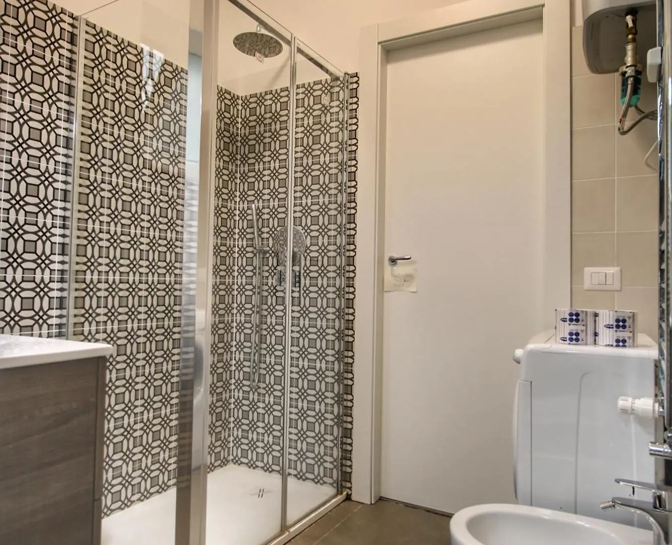 Delicious 2 Bed Room Apartment And Garden By Yh Roma