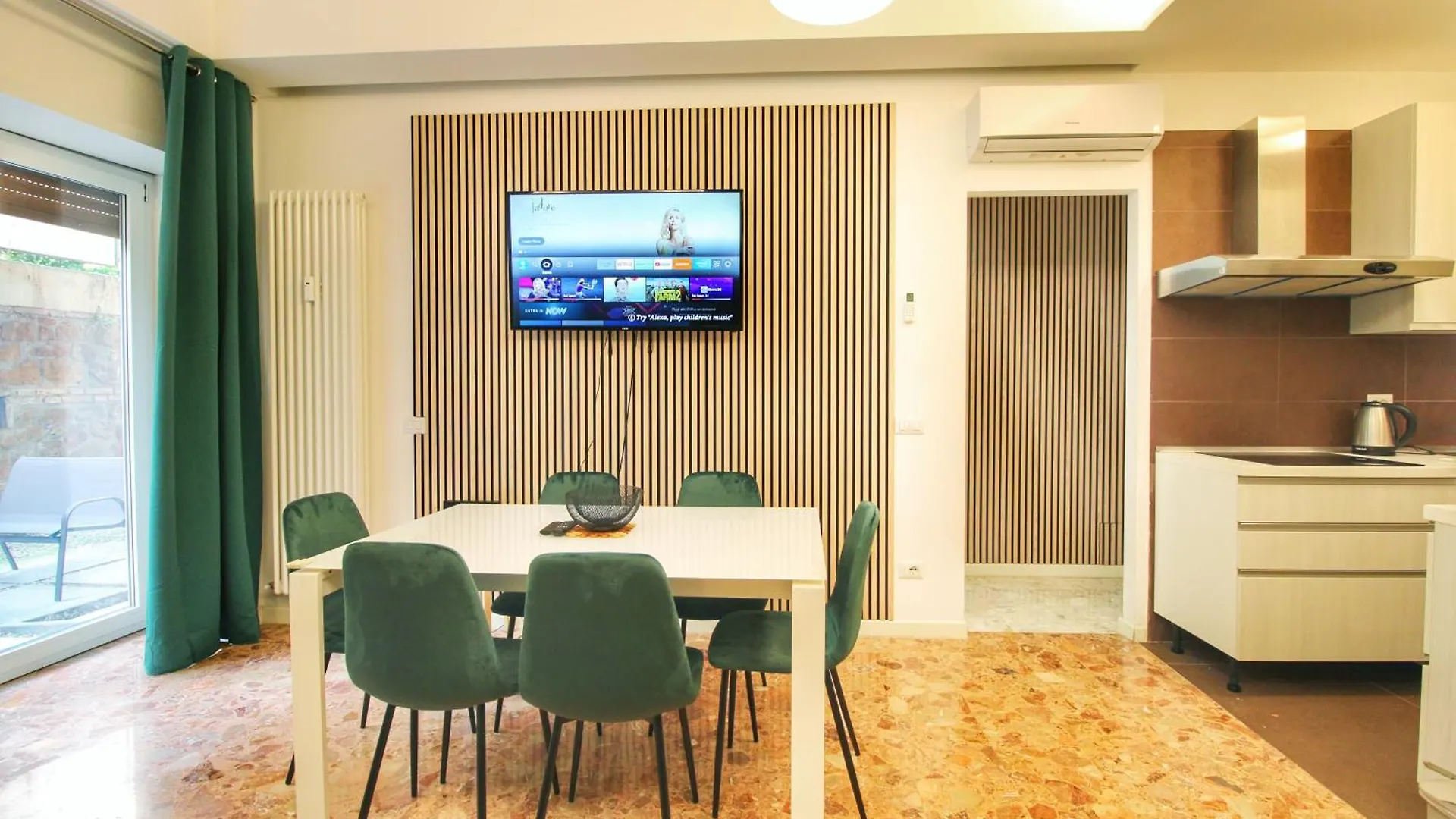 Delicious 2 Bed Room Apartment And Garden By Yh Roma