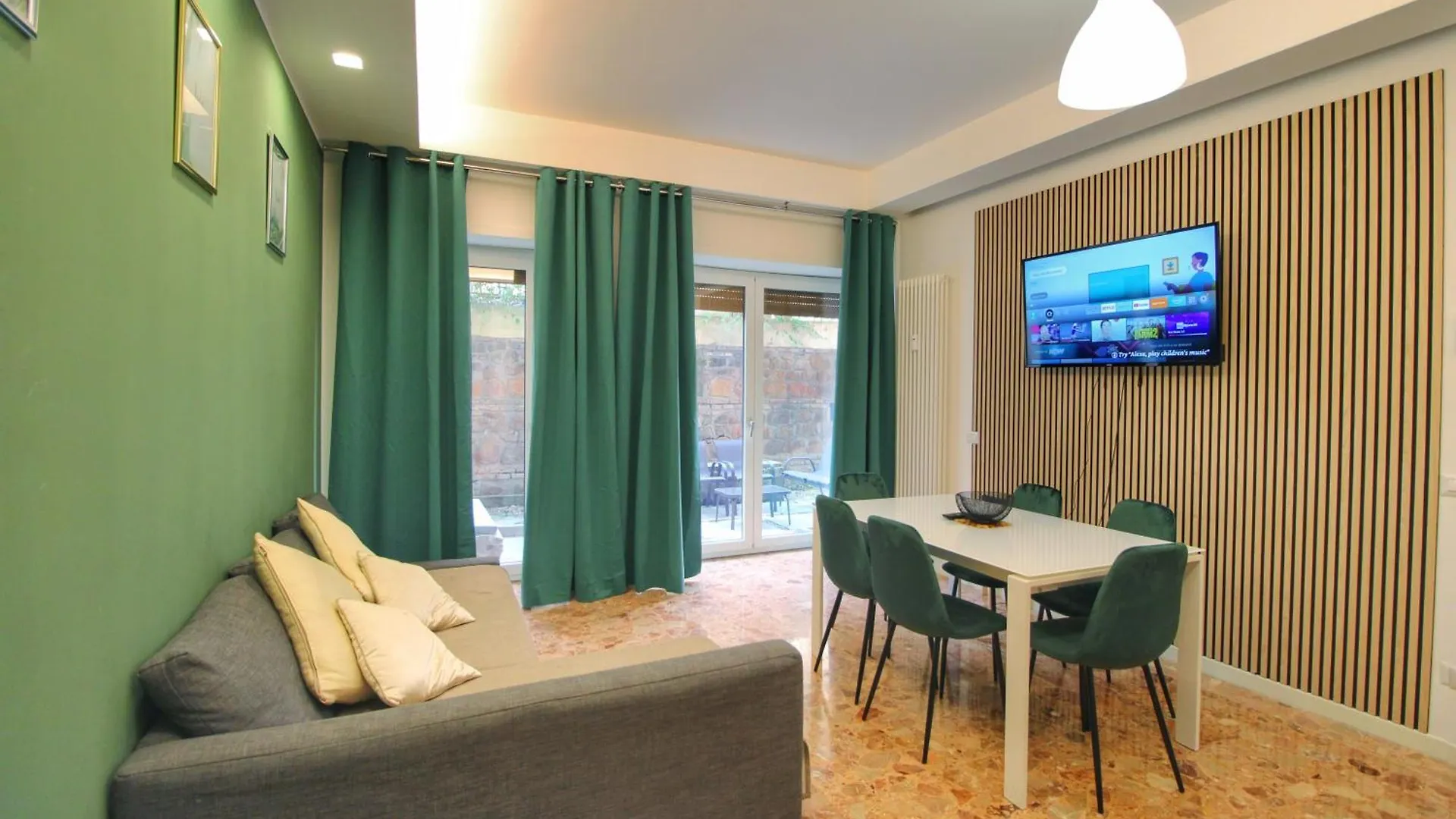 Delicious 2 Bed Room Apartment And Garden By Yh Roma